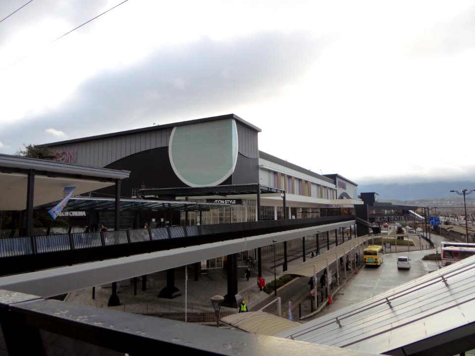 Pedestorian bridge to ÆON MALL Kyoto Katsuragawa from JR Katsuragawa Station (2)