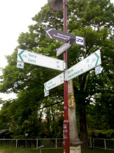Pegauer Leipziger Vorstadt Abzweig Schützenplatz mit Elsterradwegweiser im Mai 2016