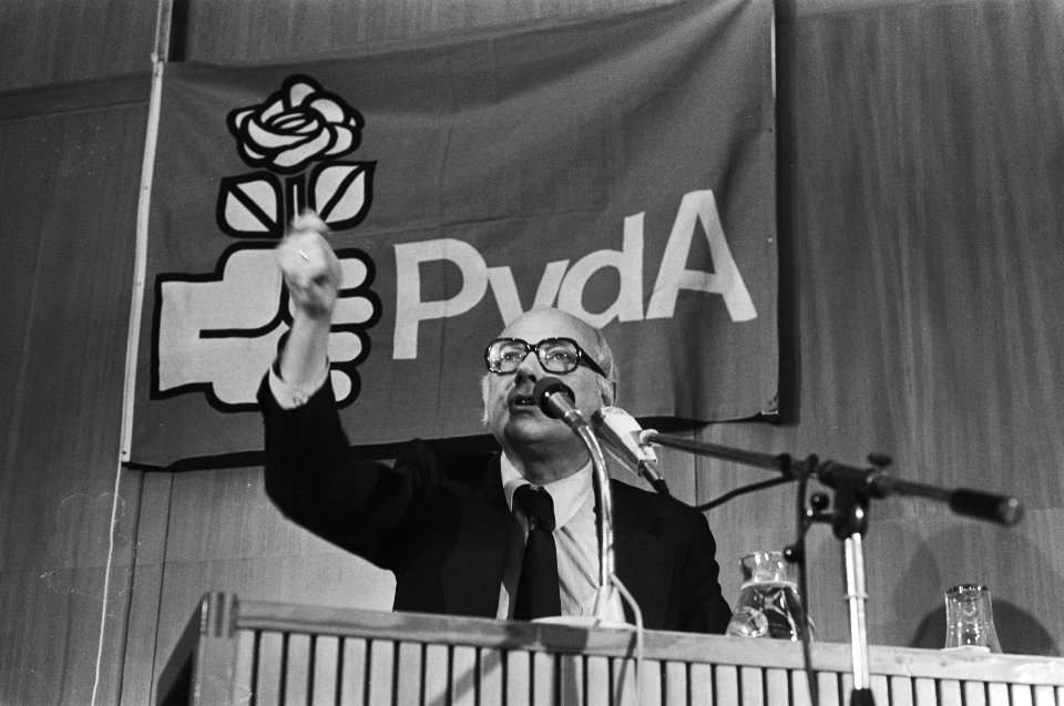 Partijraad PvdA in RAI, Amsterdam Den Uyl tijdens zijn rede, Bestanddeelnr 928-4865