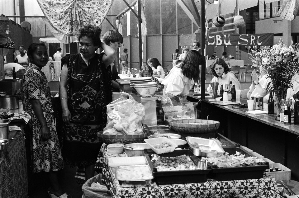 Pasar Malam in RAI, in Amsterdam geopend stands waar men kan eten in de RAI, Bestanddeelnr 932-1666