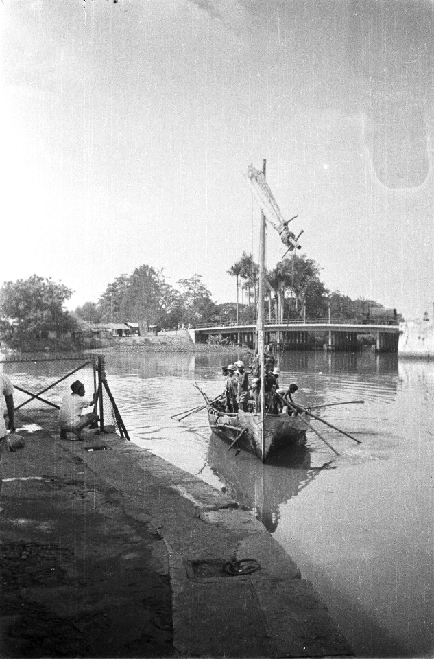 Pasar Ikan Vismarkt Batavia. Aankomst vissersboot, Bestanddeelnr 512-2-2