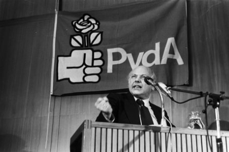 Partijraad PvdA in RAI, Amsterdam Den Uyl tijdens zijn rede, Bestanddeelnr 928-4864