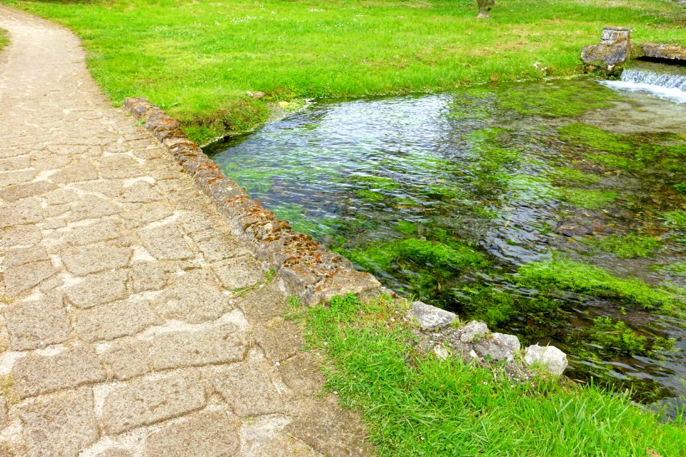 Path - Giardino di Ninfa, Italy - DSC03203