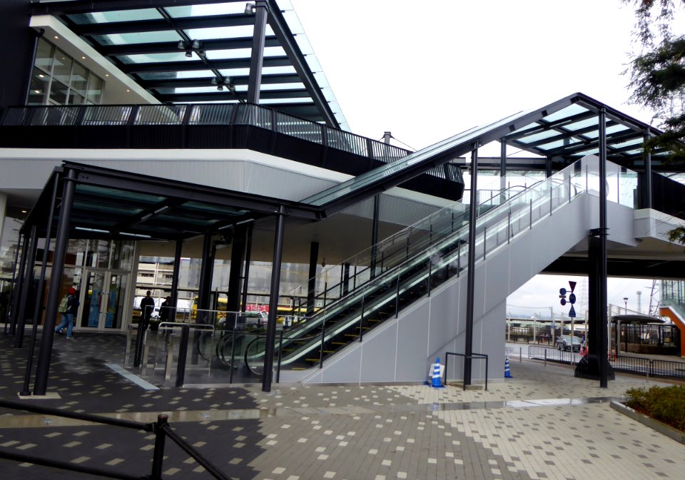 Pedestrian bridge to ÆON MALL Kyoto Katsuragawa from JR Katsuragawa Station