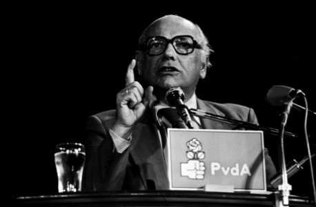 Partijraad PvdA in Amsterdam Osdorp Den Uyl tijdens rede (kop), Bestanddeelnr 929-7778