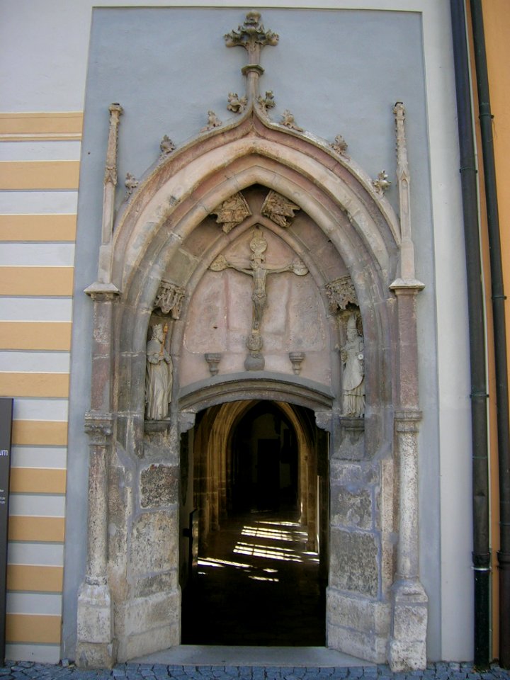 Pater-Philipp-Jeningen-Platz 2 Eichstätt -Portal zum Kreuzgang