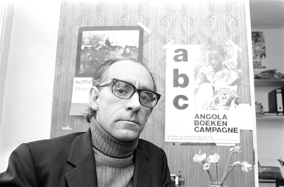 Pater Jose Veiga bij Angolacomite, opdracht Gelderlander, Bestanddeelnr 925-4791