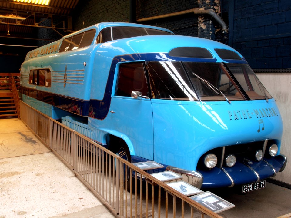 Pathé-Marconi bus pic2
