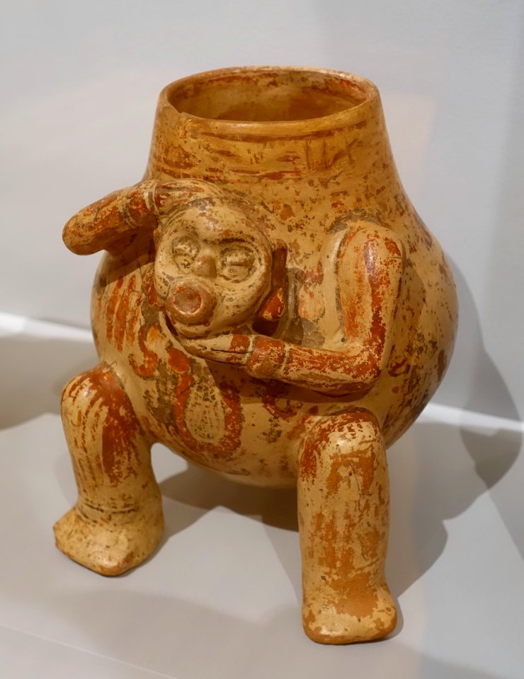 Pataky polychrome tripod vessel with monkey head, Nicoya region, Costa Rica, 1000-1550 AD, ceramic - Meso-American collection - Peabody Museum, Harvard University - DSC06084