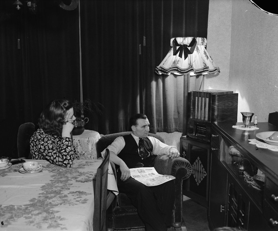 Pater De Grave houdt zijn radiotoespraak, Bestanddeelnr 901-4495