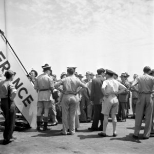 Pascontrole op de internationale luchthaven Ben Gurion (Lydda Airport) bij een …, Bestanddeelnr 255-1561