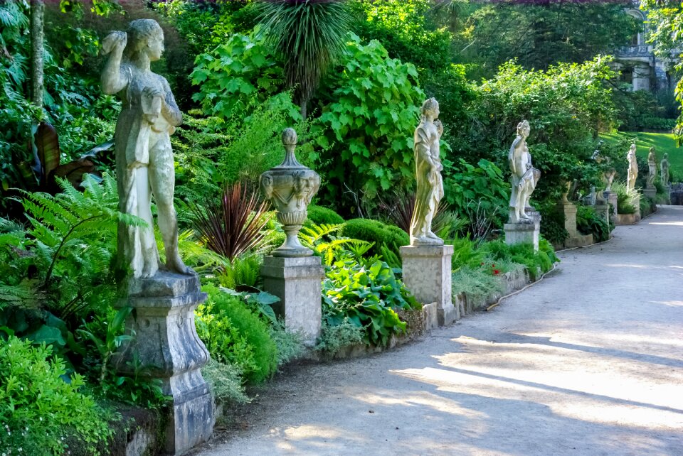 Park statue quinta da regaleira