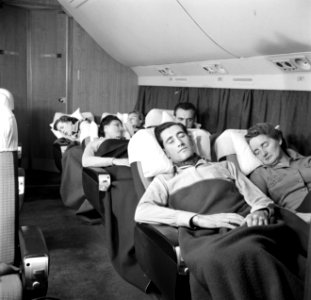Passagiers slapen, Bestanddeelnr 252-2076