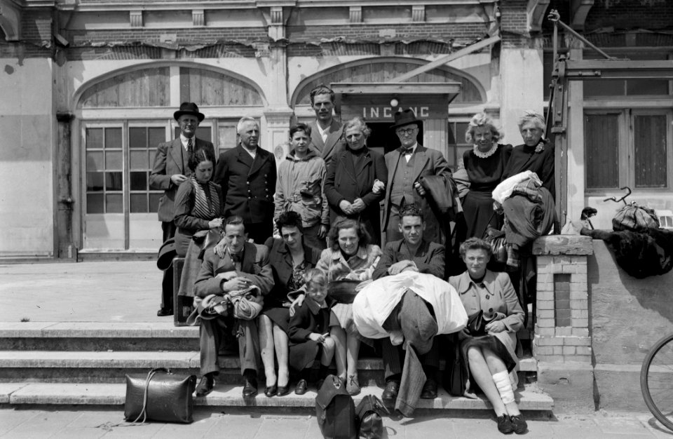 Passagiers van het op zaterdag 14 juni 1946 bij Westkapelle op een mijn gelopen , Bestanddeelnr 901-8131