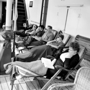 Passagiers aan boord van de ms Nestor op weg naar Suriname, Bestanddeelnr 252-2103