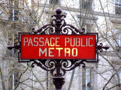 Passage public Metro p2 photo
