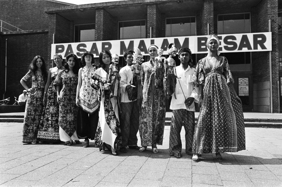 Pasar Malam geopend door ambassadeur Sutopo Yuwono Projohandoko in Den Haag , gr, Bestanddeelnr 928-6514