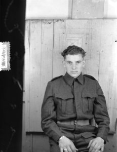 Pasfoto kamp Zeeburg. Militair, Bestanddeelnr 905-0737