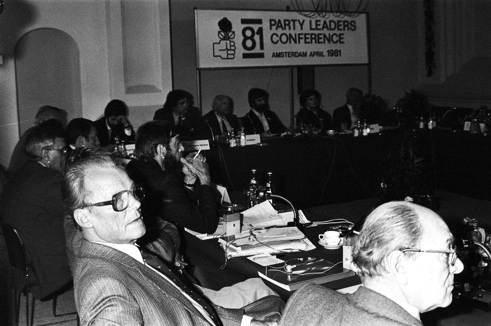 Party Leaders Conference bijeenkomst socialistische partijen uit meeste landen om te vergaderen overzicht met Willy Brandt, Bestanddeelnr 931-4569