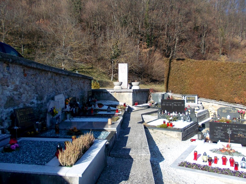 Partisan Monument in Pišece Cemetery 07