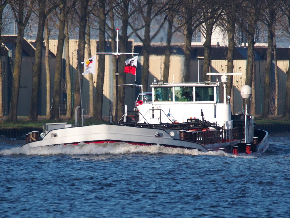 Partner, ENI 02325307 op het Amsterdam-Rijn kanaal