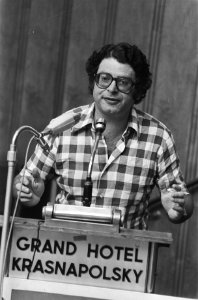 Partijraad PVDA in Amsterdam, Ed van Thijn aan het woord, Bestanddeelnr 928-6389