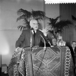 Partijraadvergadering van de KVP in Utrecht, prof. C. D. M. Romme tijdens zijn t, Bestanddeelnr 911-1232