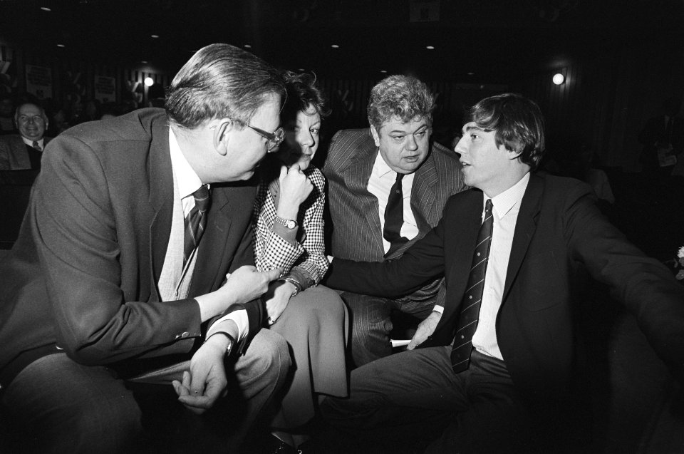 Partijraad VVD v.l.n.r. minister Van Aardenne , minister Smit Kroes , CdK in Gro, Bestanddeelnr 933-1516