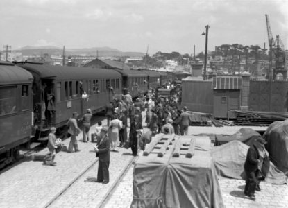 Passagiers in Marseille na aankomst van de Lloyd Rapide, Bestanddeelnr 191-0142