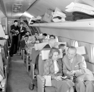 Passagiers in een KLM-vliegtuig, Bestanddeelnr 254-5472