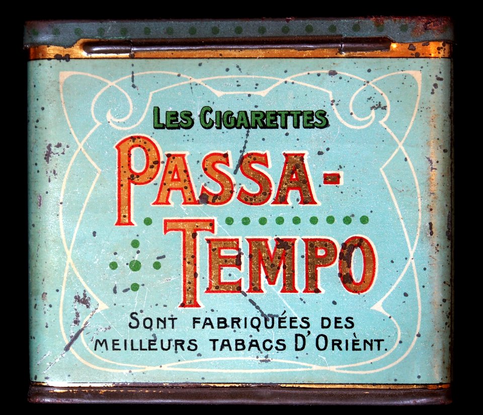 Passa Tempo cigarettes tin met BV initialen, back