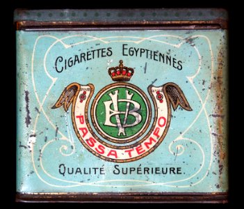 Passa Tempo cigarettes tin met BV initialen, front