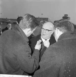 Paul Henri Spaak van Schiphol af naar Warschau vertrokken, Bestanddeelnr 915-8175