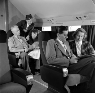 Passagiers in het vliegtuig, Bestanddeelnr 252-2048