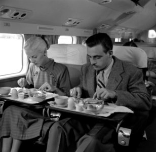 Passagiers aan de maatijd, Bestanddeelnr 252-2072