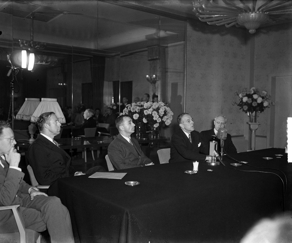 Paul Hoffman, administrateur van het Marshall-plan een dag in ons land. Persconf, Bestanddeelnr 904-2484
