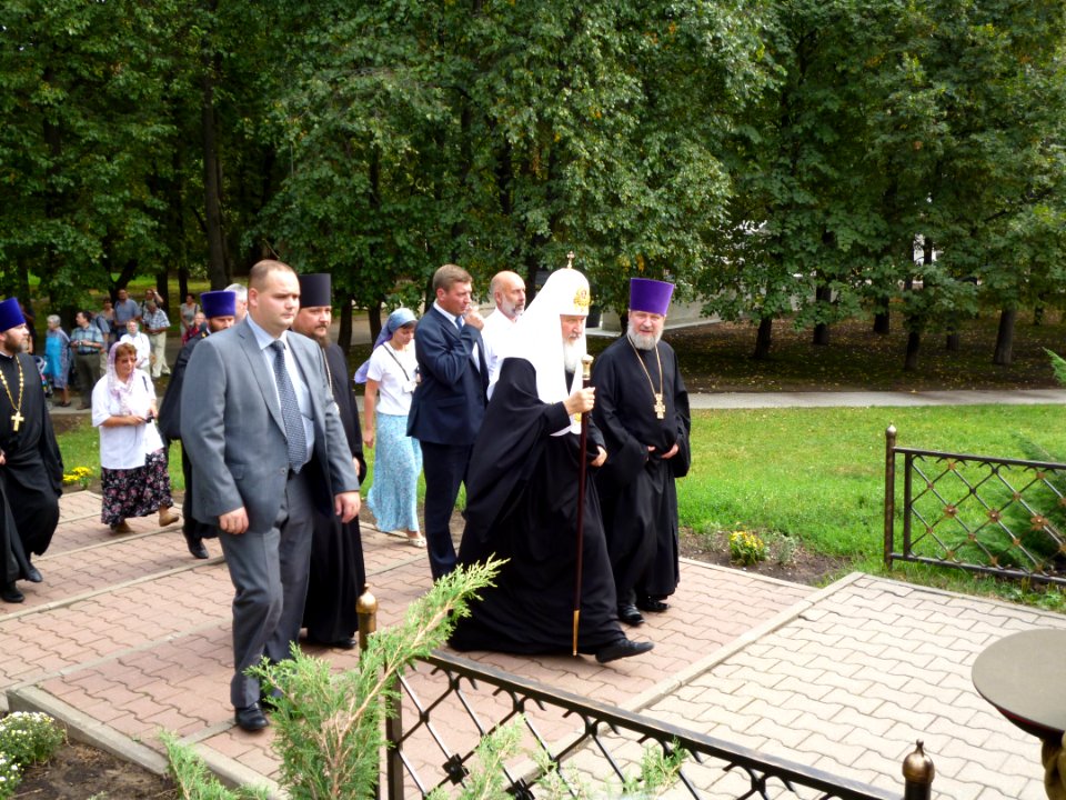 Patriarch Kirill in Memorial park 03