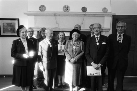 Patricia Visser 't Hooft-Jenkins, dr. J.H. van Roijen, prinses Juliana, mr. Max , Bestanddeelnr 932-3658