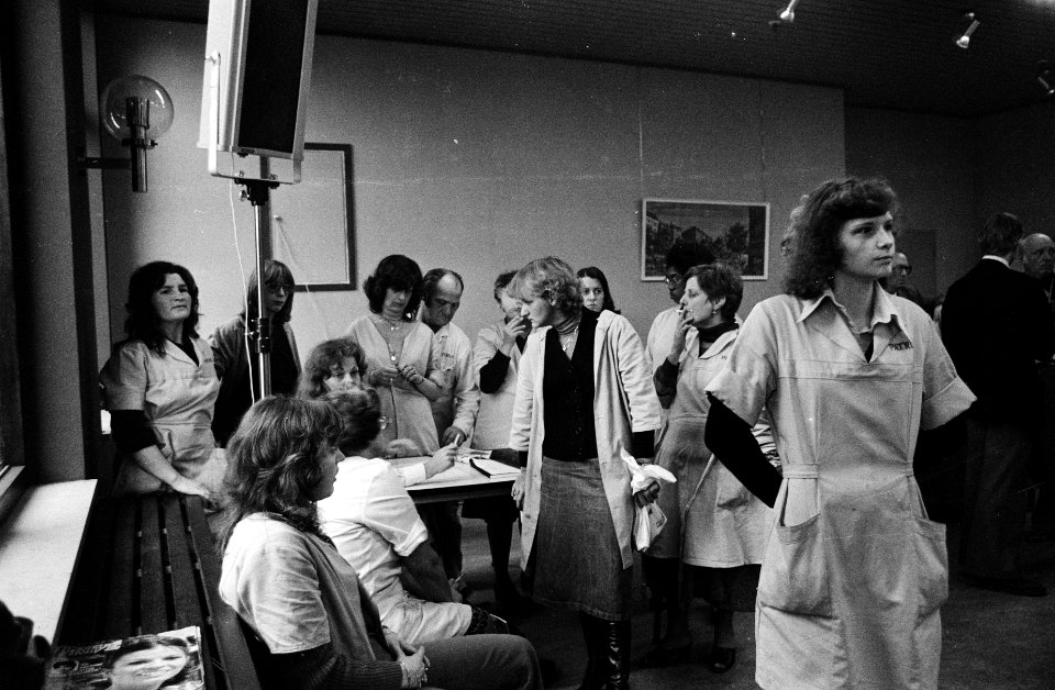 Patriafabriek Haarlemmerweg moet sluiten werkneemster in kantine, Bestanddeelnr 929-9871
