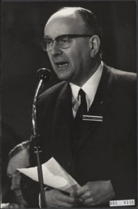 Pastoraal Concilie in Noordwijkerhout. Plenaire vergadering. Prof. dr. A.J. Bron, Bestanddeelnr 044-0148