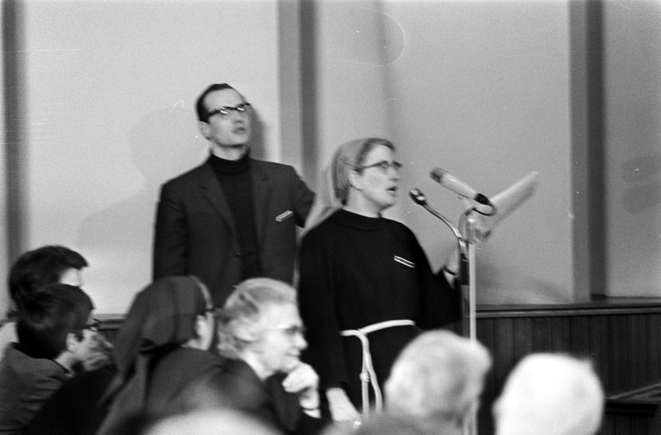 Pastoraal Concilie in gebouw de Leeuwenhorst te Noordwijkerhout. Zuster Jeanne d, Bestanddeelnr 923-1244
