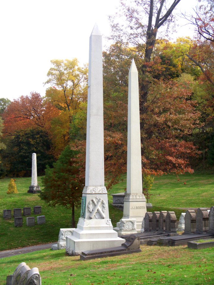 Paul (Robert Jr.) and Booth (J. J.), Allegheny Cemetery, 2015-10-27, 01
