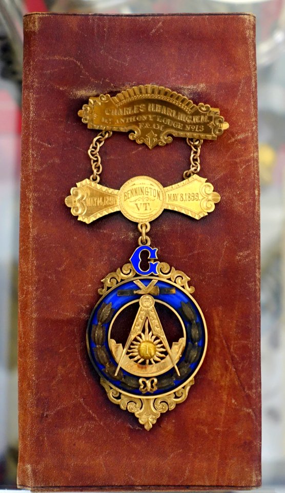 Past master's jewel, presented to Judge Charles H. Darling upon retirement as Master of Mount Anthony Lodge 13 in 1899 - Bennington Museum - Bennington, VT - DSC08720