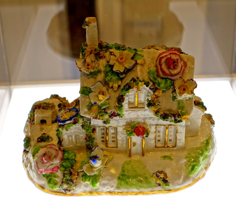Pastille burner, Rockingham Factory, Swinton, England, 1825-1840, bone porcelain - Montreal Museum of Fine Arts - Montreal, Canada - DSC09311