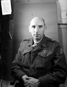 Pasfoto officier, Bestanddeelnr 903-8200