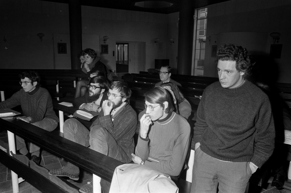 Pastoraal Concilie in gebouw de Leeuwenhorst te Noordwijkerhout. Rechts professo, Bestanddeelnr 923-1248
