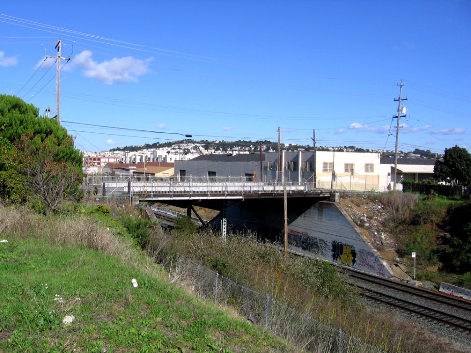 Paul Avenue station 3251 01