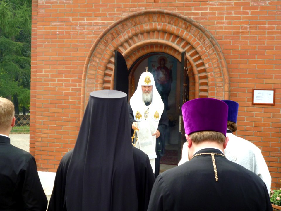 Patriarch Kirill in Memorial park 06