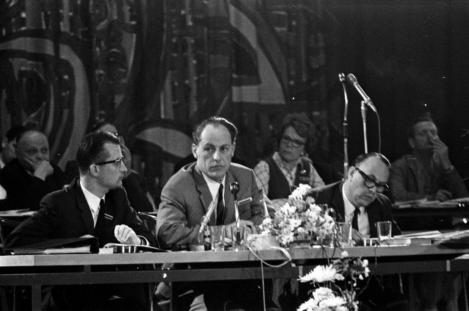 Pastoraal Concilie te Noordwijkerhout, 2e dag forum vlnr dr. R.G.W. Husmans jr. , Bestanddeelnr 922-2851