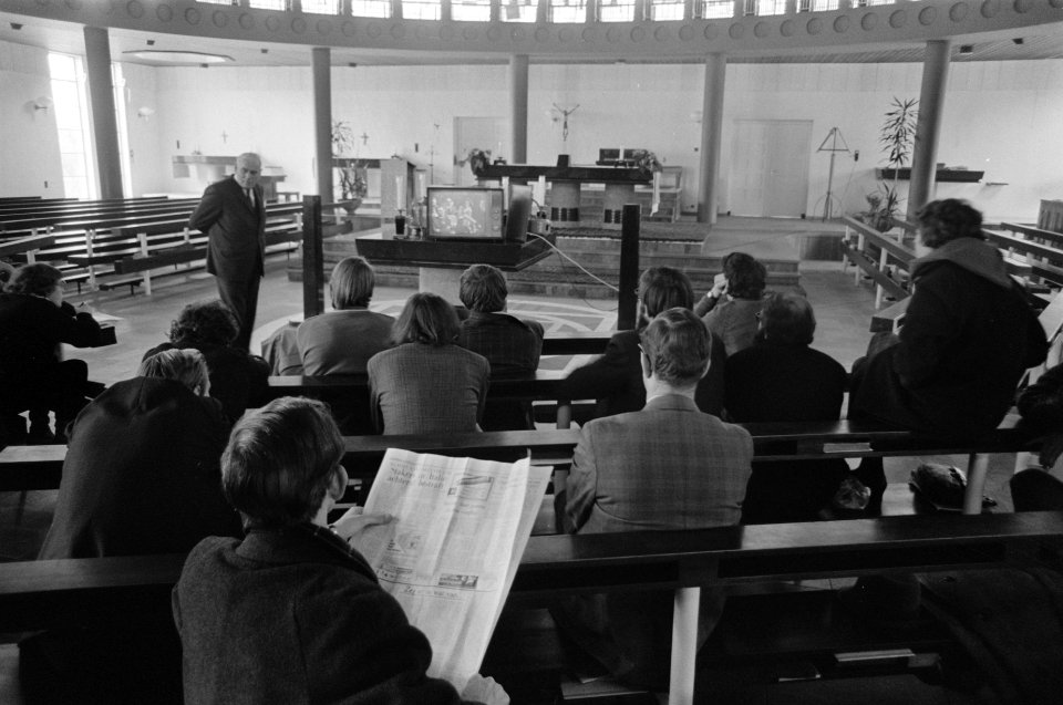 Pastoraal Concilie in gebouw de Leeuwenhorst te Noordwijkerhout. Rechts professo, Bestanddeelnr 923-1247